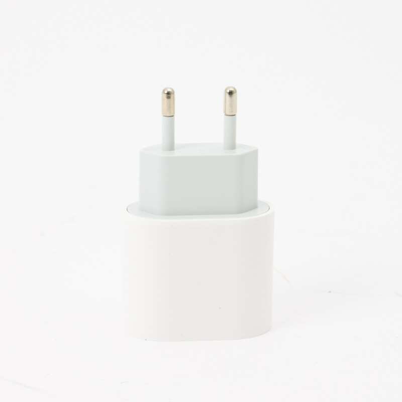 Cargador universal 20w con entrada USB tipo C Cargador universal 20w con entrada USB tipo C
