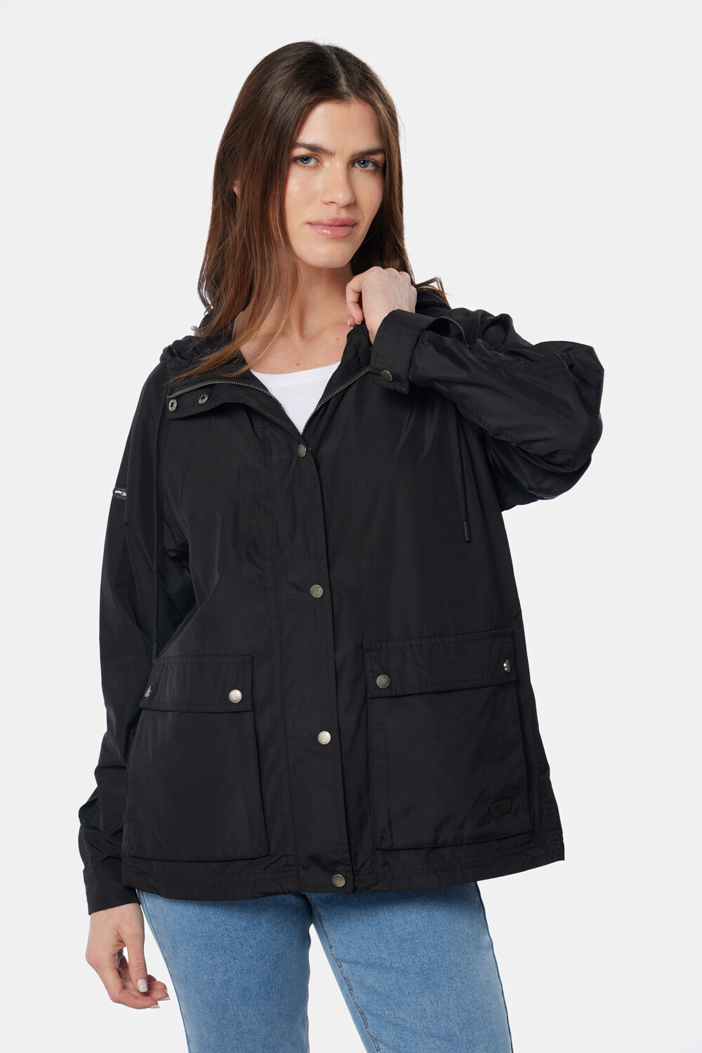 CAMPERA DE NYLON CON CAPUCHA Negro