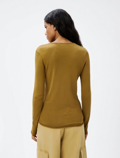 BLUSA DE MANGA LARGA AJUSTADA EN TEJIDO DE PUNTO LIGERO MARRÓN