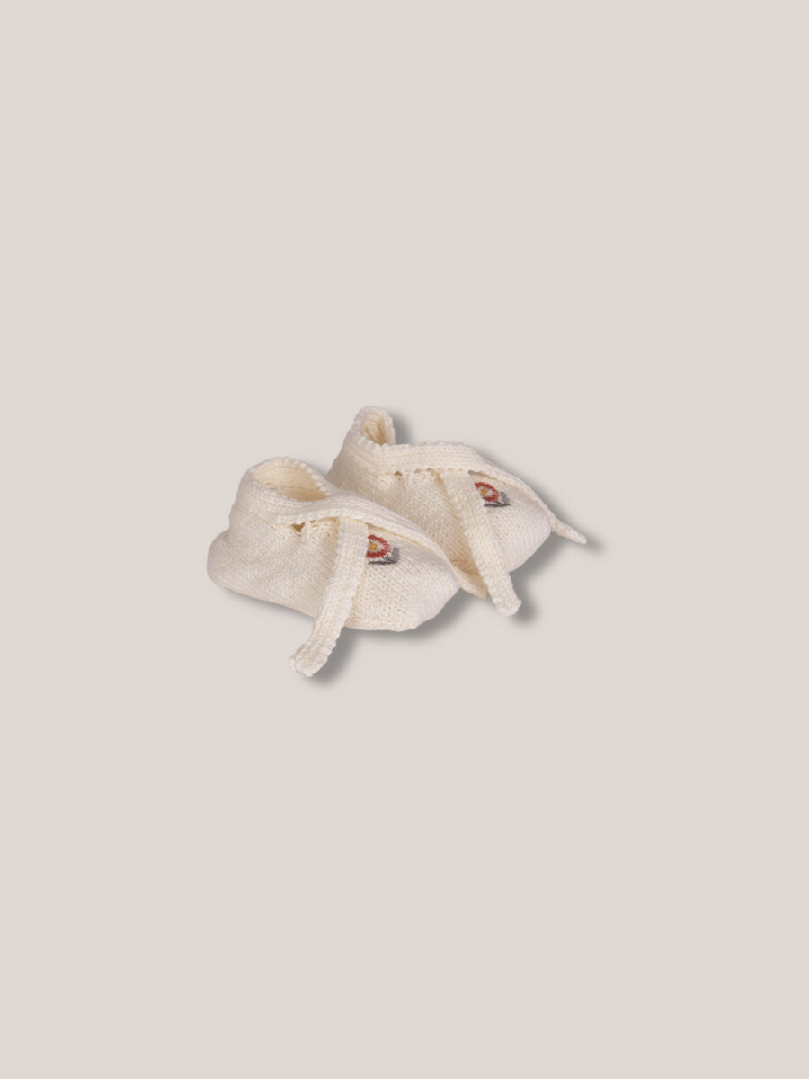 Patuco Con Bordados Crudo