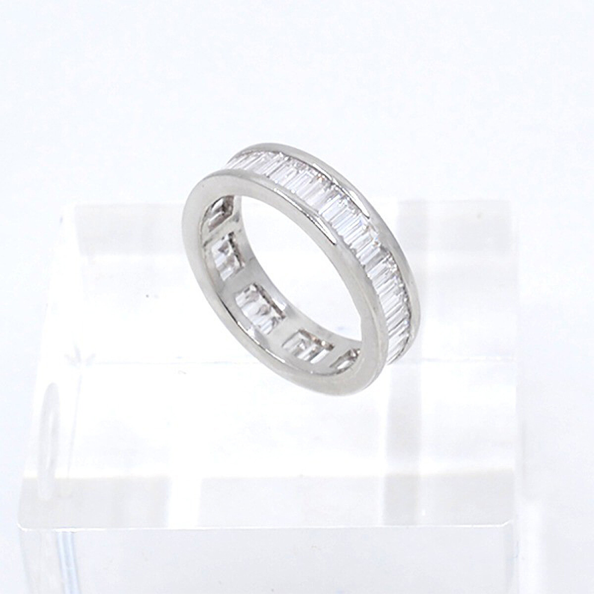 Anillo Sin Fin En Platino Con Brillantes Baguettes 