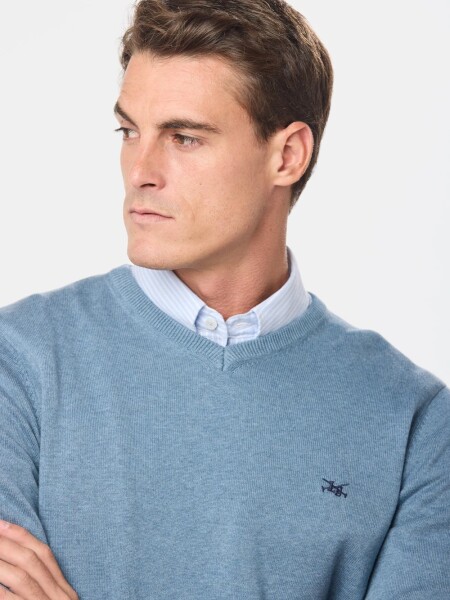 BUZO LEGACY 6564 ESC.V LISO CELESTE