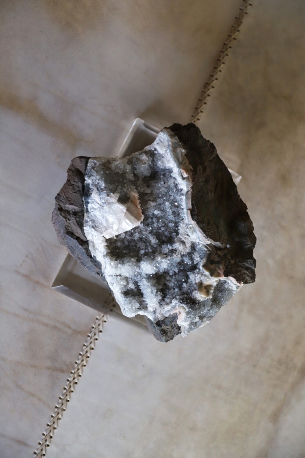 Amatista in Rock Gris