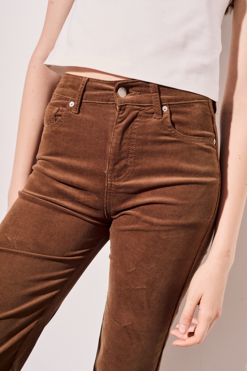 Jean Corduroy Recto Marrón