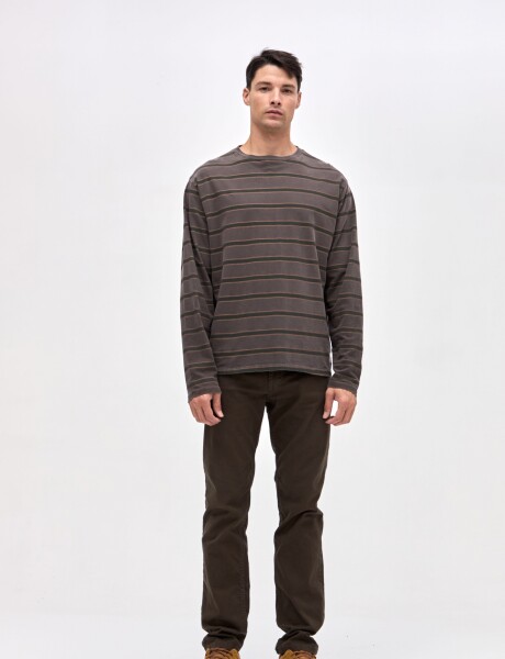 Remera Saint Marrón