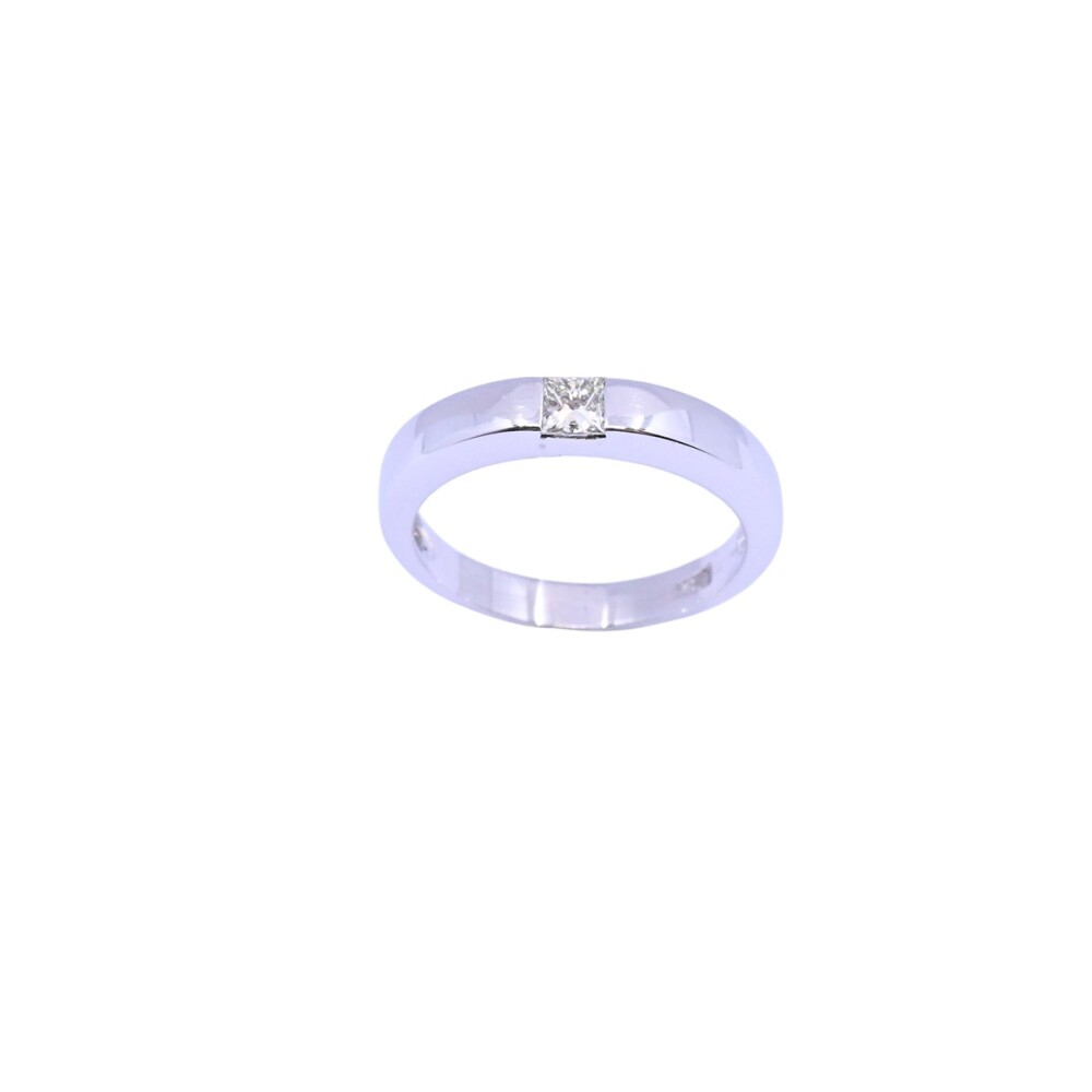 Anillo oro 18k blanco con brillantes tallado princesa. Anillo oro 18k blanco con brillantes tallado princesa.