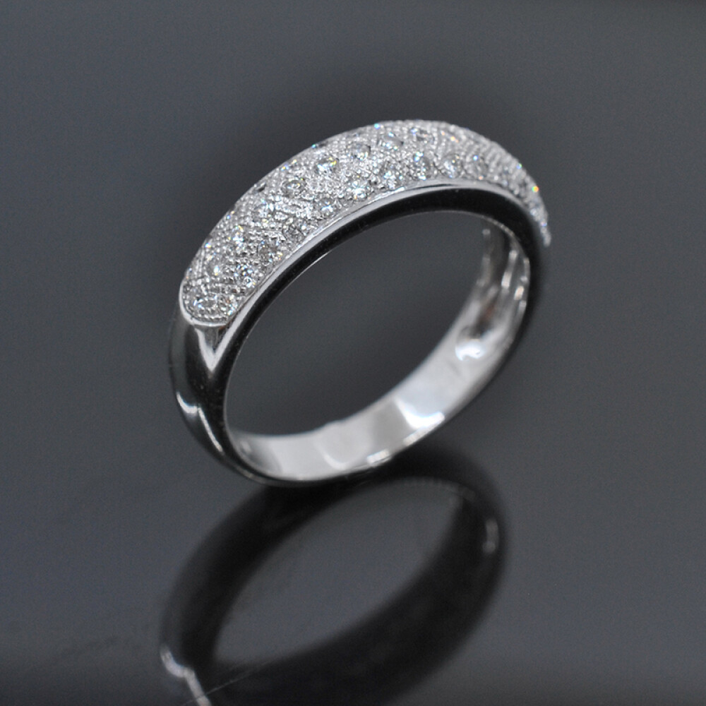 Anillo en oro 18k blanco con brillantes Anillo en oro 18k blanco con brillantes