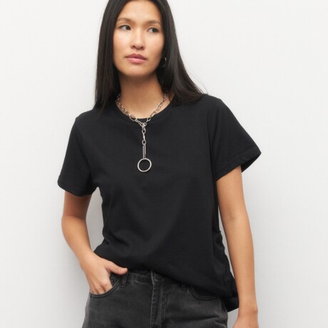 REMERA MONTAGUE Negro