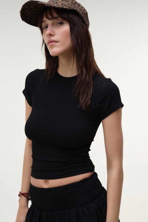 Remera Entallada Rib Negro