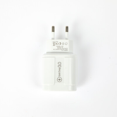 Cargador celular DK-C01 carga rapida 3.0A con cable USB tipo C Cargador celular DK-C01 carga rapida 3.0A con cable USB tipo C