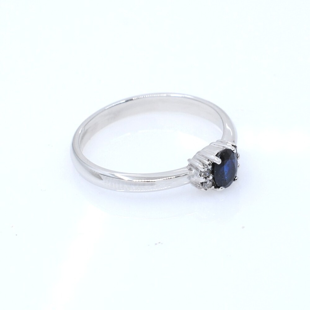 Anillo oro blanco 18k , zafiro y brillantes Anillo oro blanco 18k , zafiro y brillantes