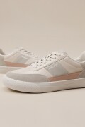 Calzado Casual. blanco y rosa