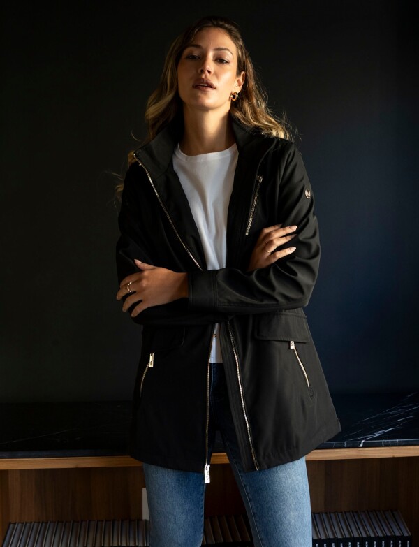 Campera Liviana Zips NEGRO