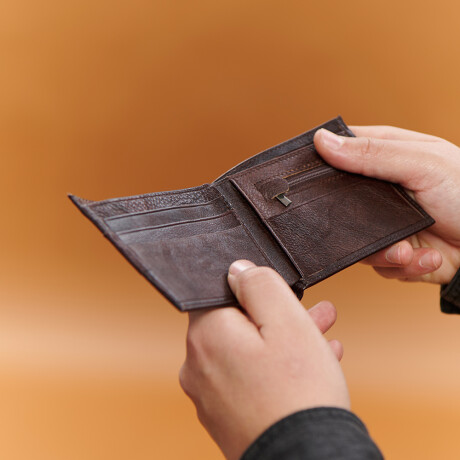 Billetera cuero con volante y cierre Marron