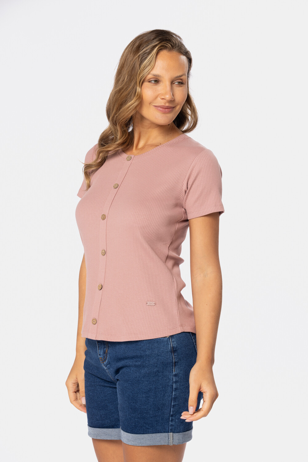 REMERA CON BOTONES Rosado