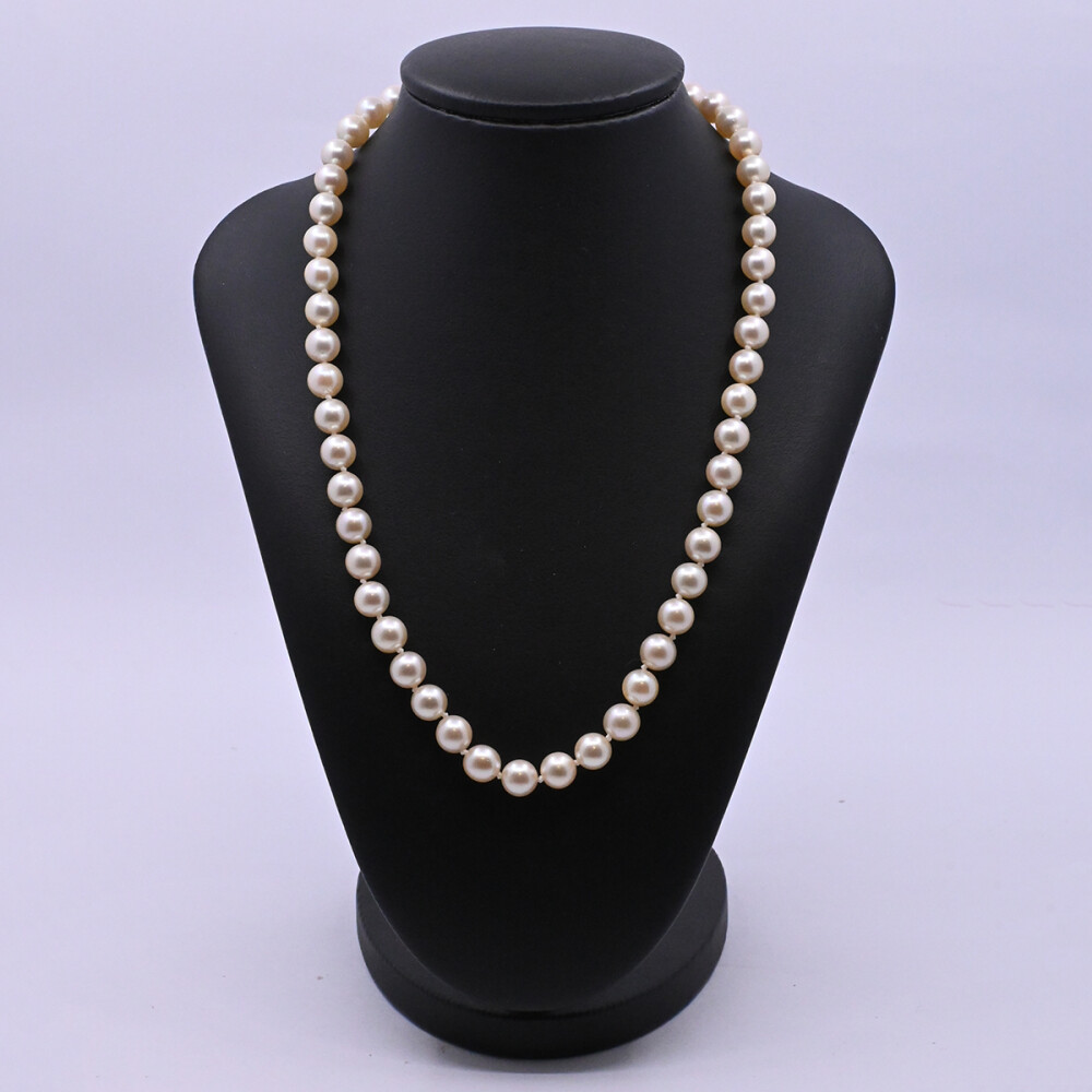 Collar perlas de cultivo y broche oro 18k 2 tonos y diamantes. Collar perlas de cultivo y broche oro 18k 2 tonos y diamantes.