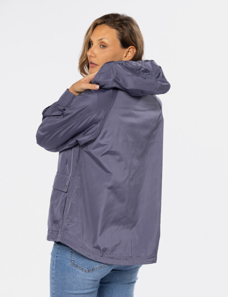 CAMPERA DE NYLON CON CAPUCHA Violeta