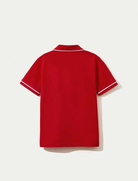 CAMISETA INFANTIL CON CUELLO Y BORDADO ROJO