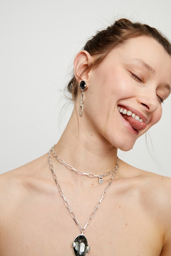 PENDIENTES LARGOS DE ALEACIÓN DE METALES BAÑADO EN PLATA DE LEY CON CRISTAL FACETADO GRISÁCEO Pendiente