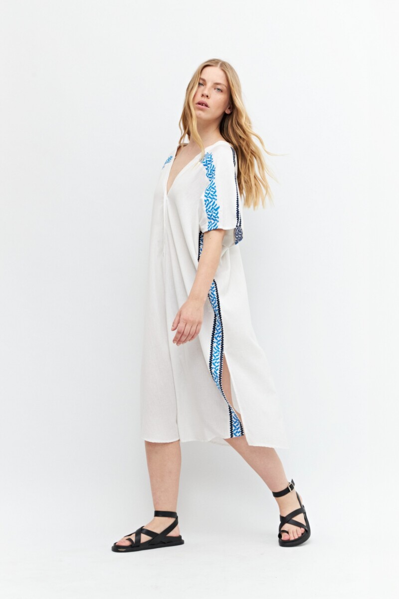 Túnica oversized con detalles bordados blanco