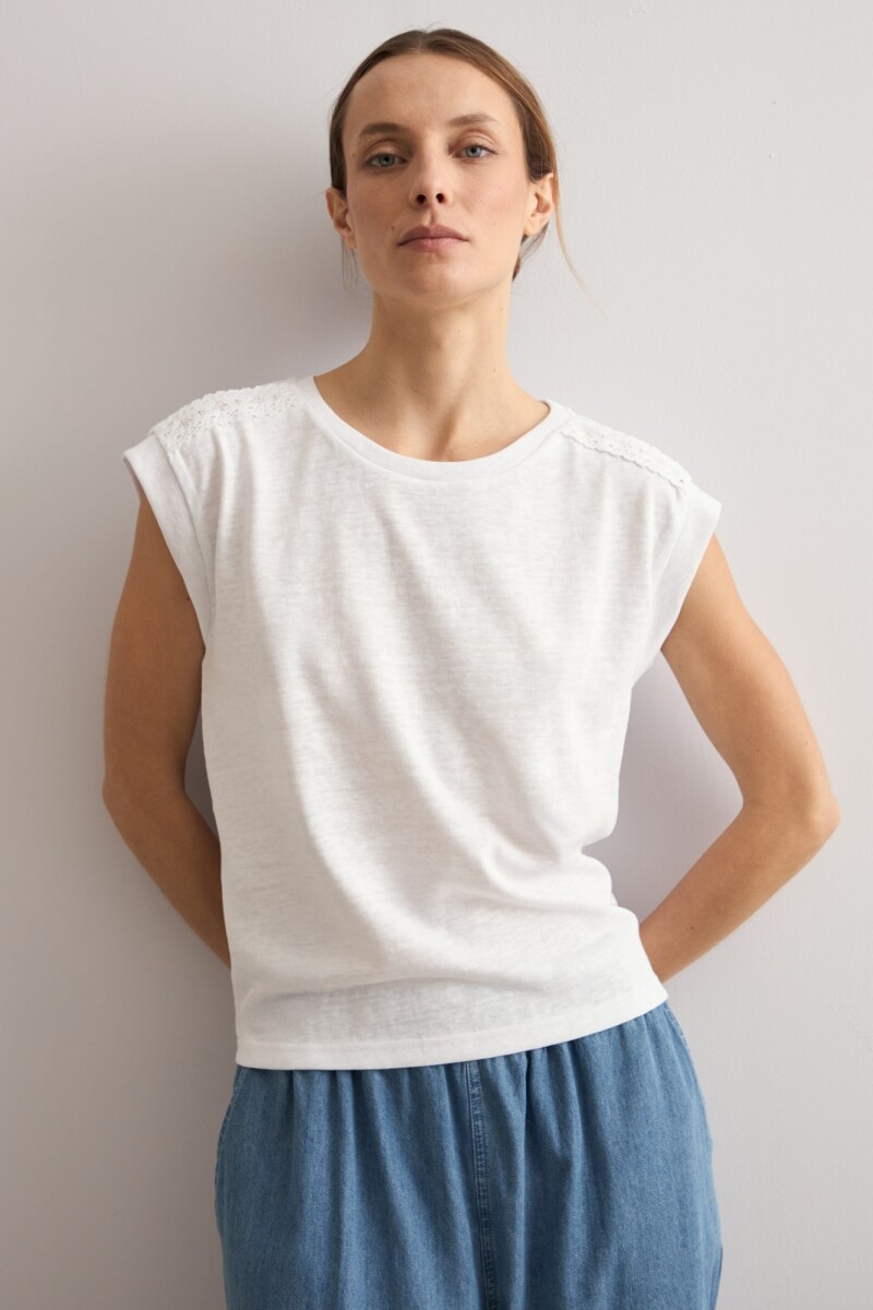 Remera puntilla de broderie blanco