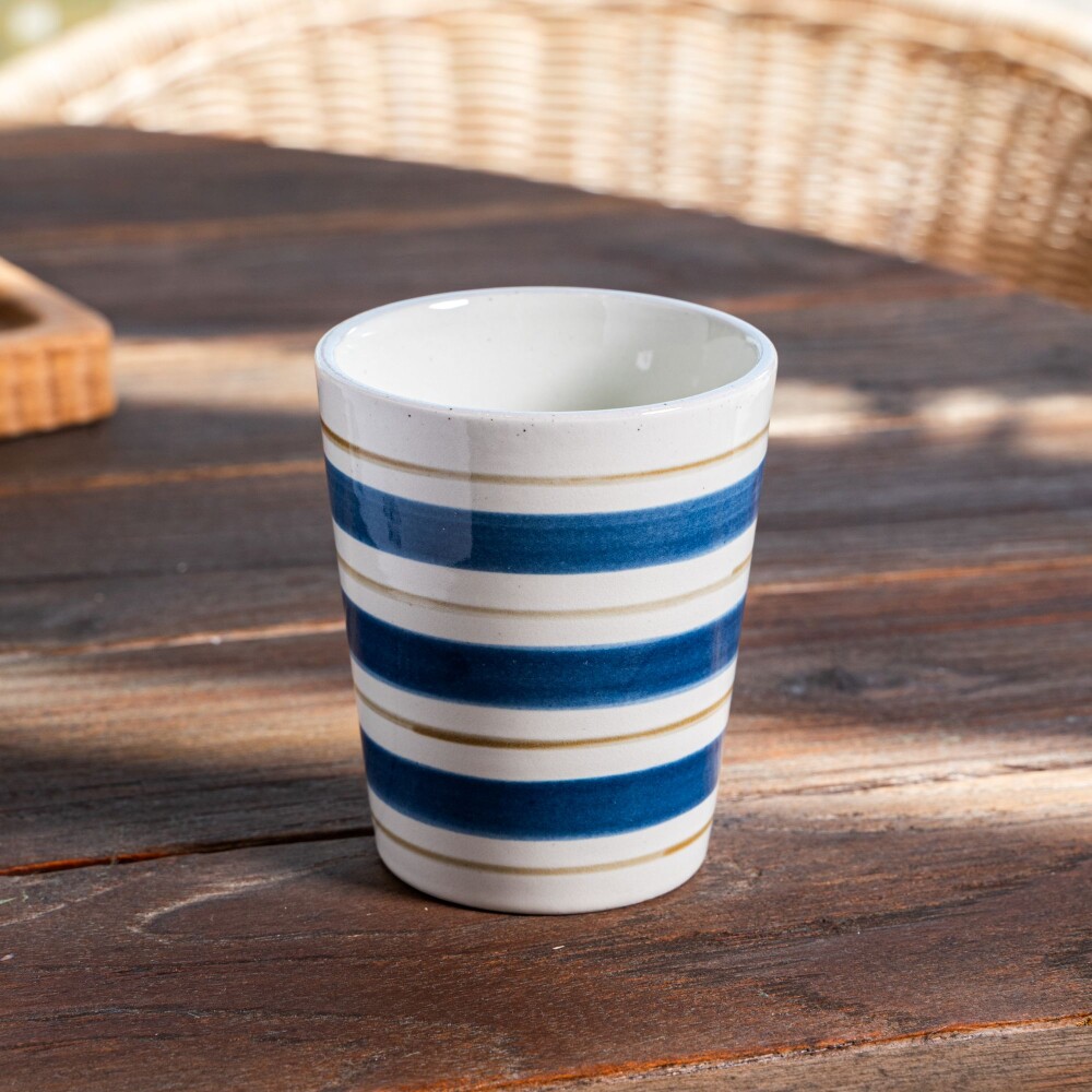 Taza cerámica, rayas. Taza cerámica, rayas.