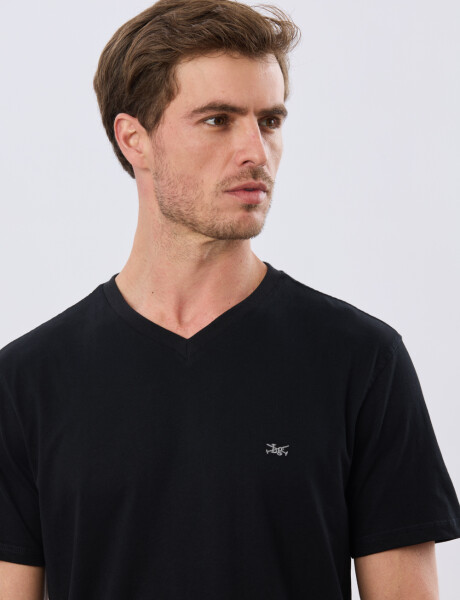 REMERA BÁSICA V DE ALGODÓN Negro
