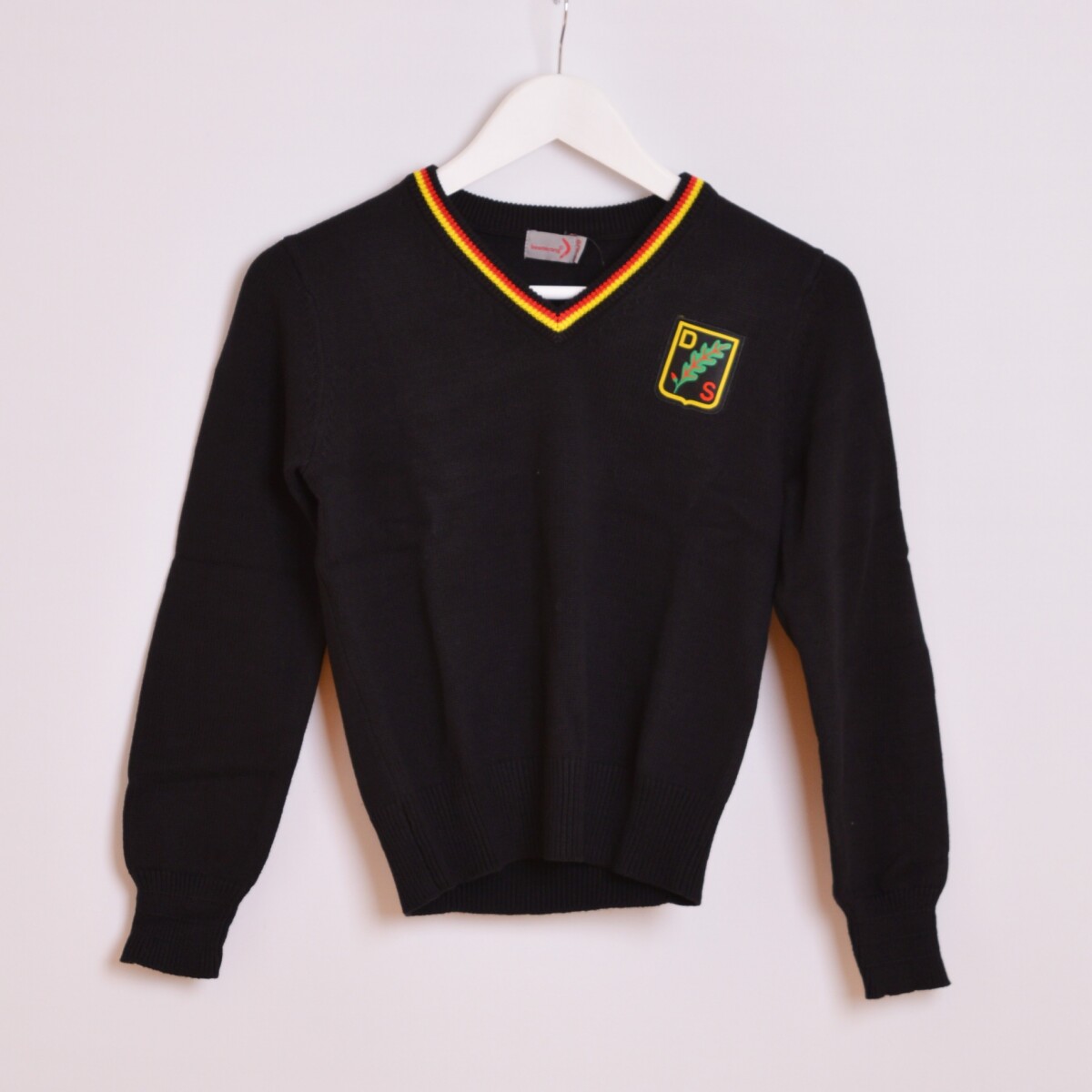 Sweater escote V Alemán Negro