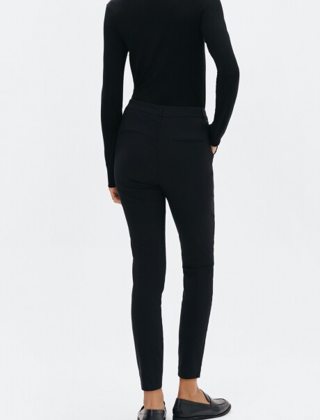 PANTALÓN BÁSICO SASTRERO NEGRO