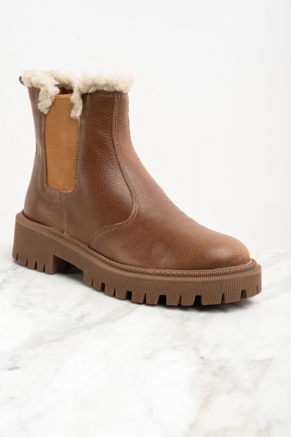 Bota Cuero Con Corderito Camel