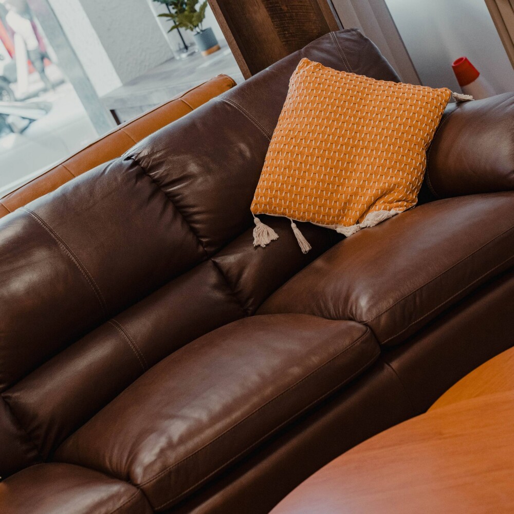 Sillón %100 Cuero - 3 Cuerpos - Premium Caramelo