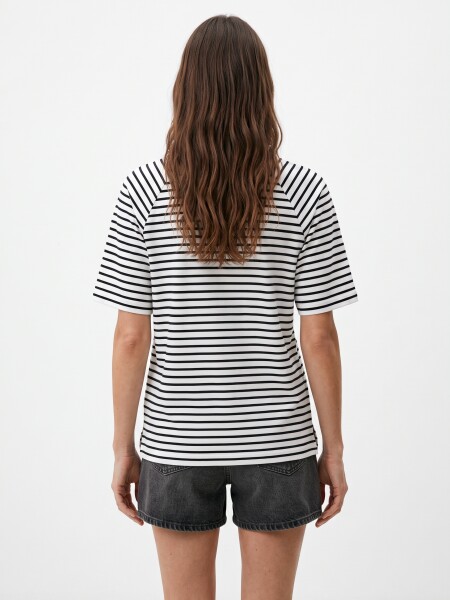 REMERA PIA VARIANTE 1.