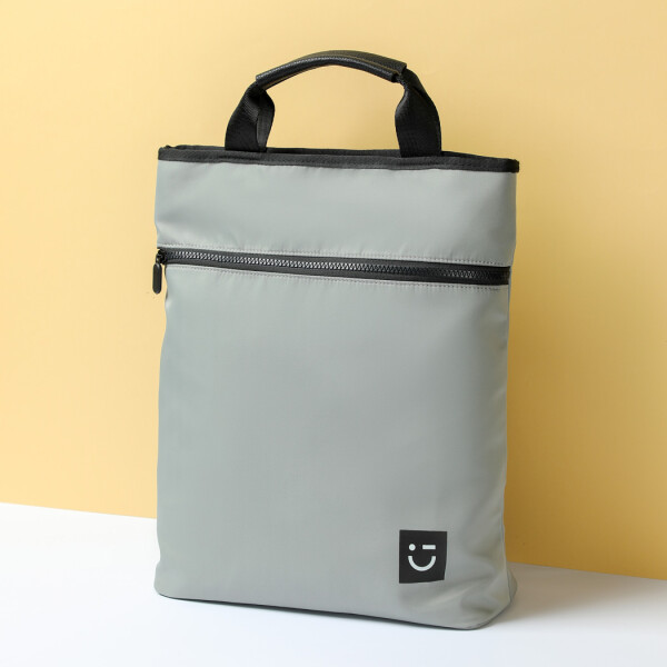 Mochila rectangular gris