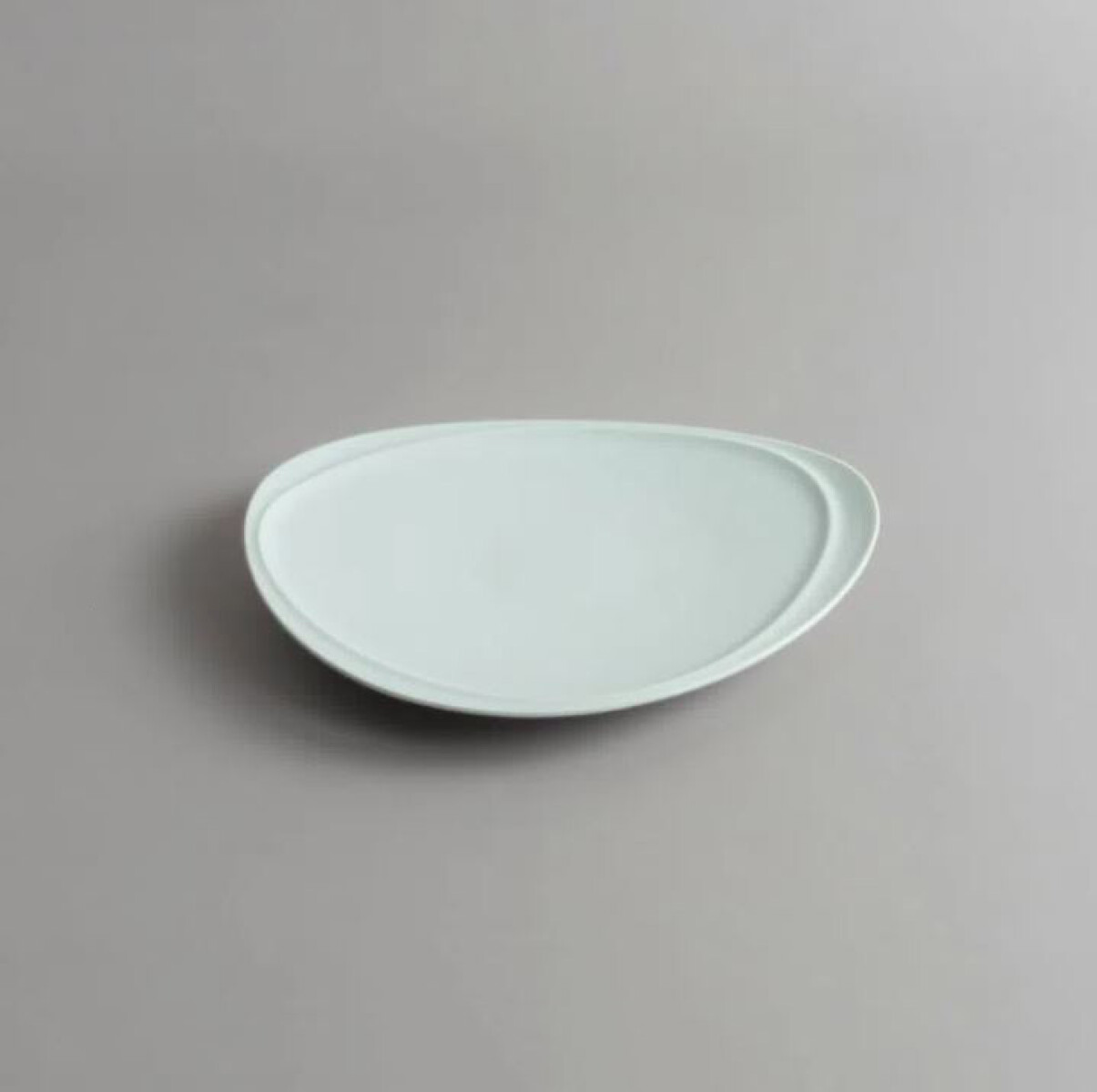Plato Playo Irregular 23.5 x 1 cm Royal Porcelain | Por Unidad 