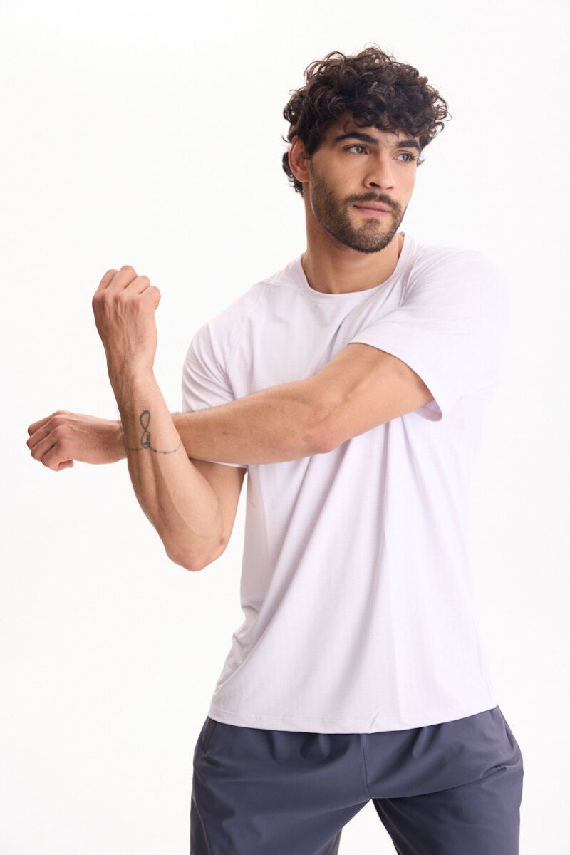 Remera Elevate Blanco