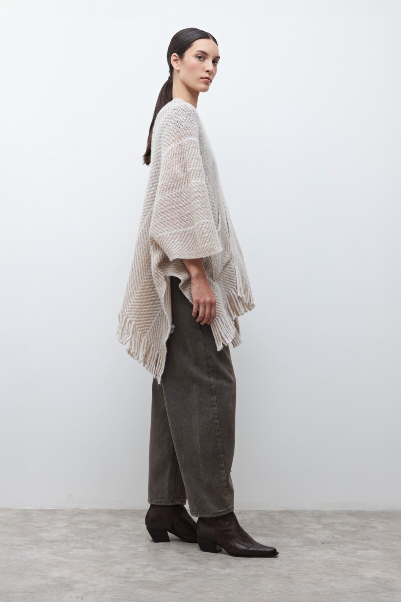 Ruana con bolsillos beige