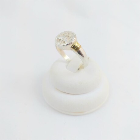 Anillo religioso de plata 925 con detalles de double en oro 18Ktes, Espiritu Santo 10mm, diámetro interno 19mm #18 Anillo religioso de plata 925 con detalles de double en oro 18Ktes, Espiritu Santo 10mm, diámetro interno 19mm #18