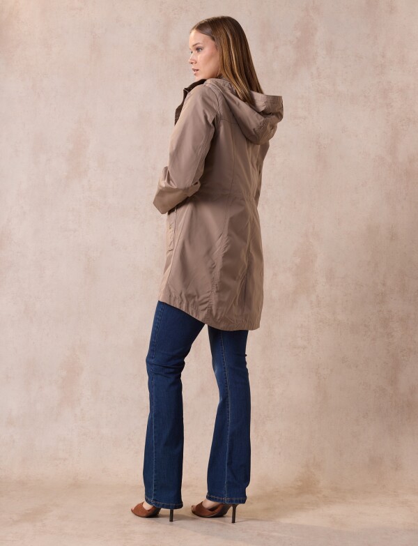 Campera Liviana Impermeable BEIGE OSCURO