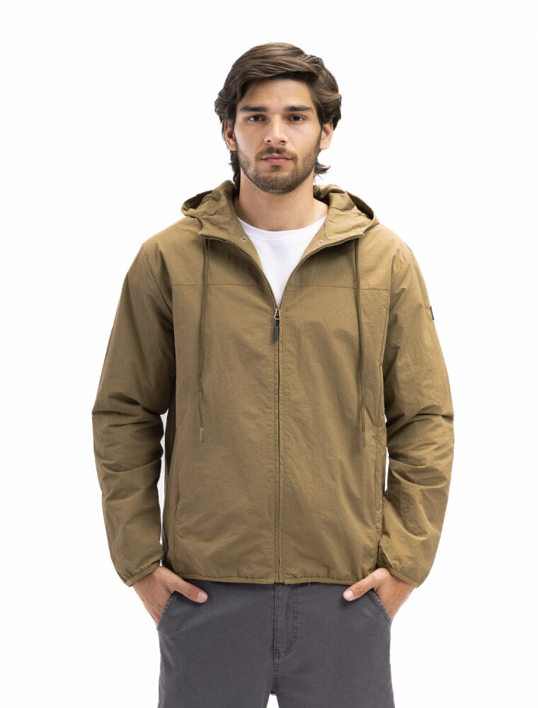 Campera de Nylon Forum Norland Camel