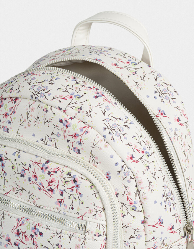 Mochilas Urbanas Mochila De Cuerina Con Charm - Estampado Flores