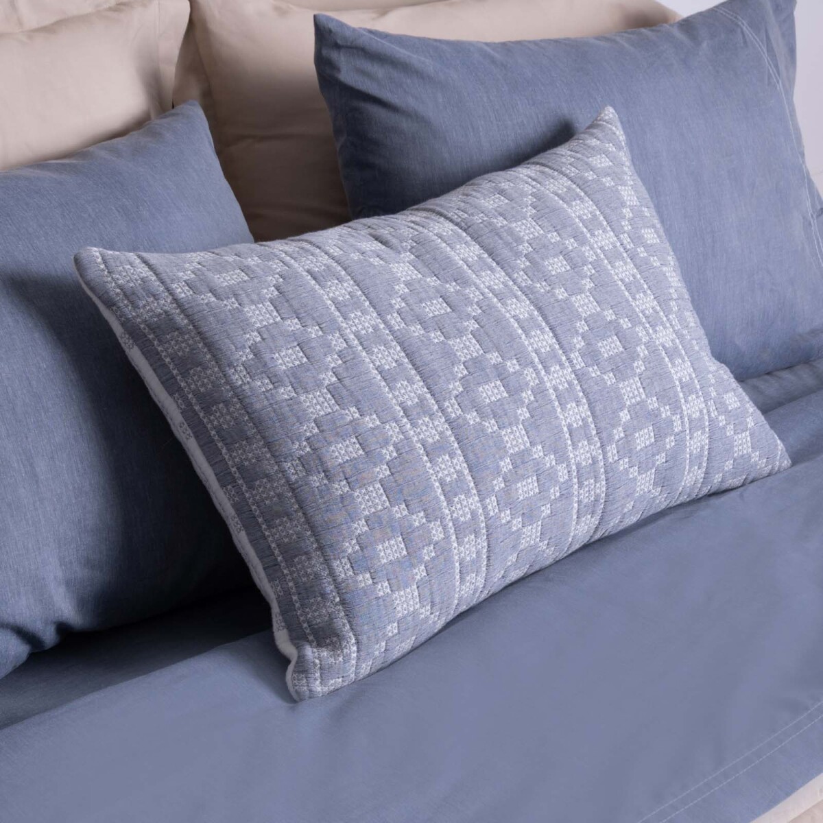 ALMOHADÓN STRIPE - JACQUARD JACQUARD CROSS 