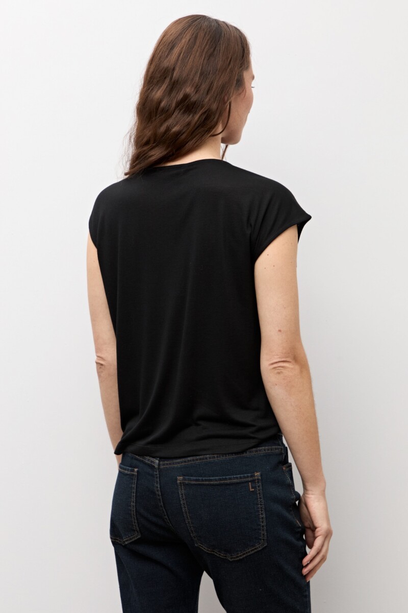 Blusa detalle metálico negro