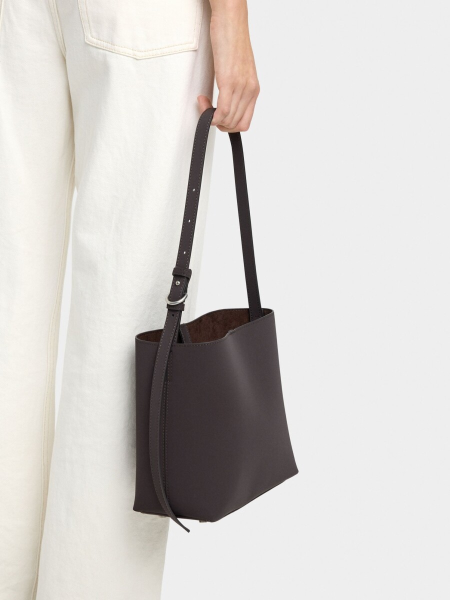 Bolso De Hombro Con Textura Suave marron