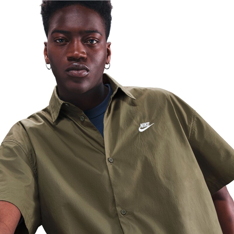 Remera Nike Club de Hombre Verde