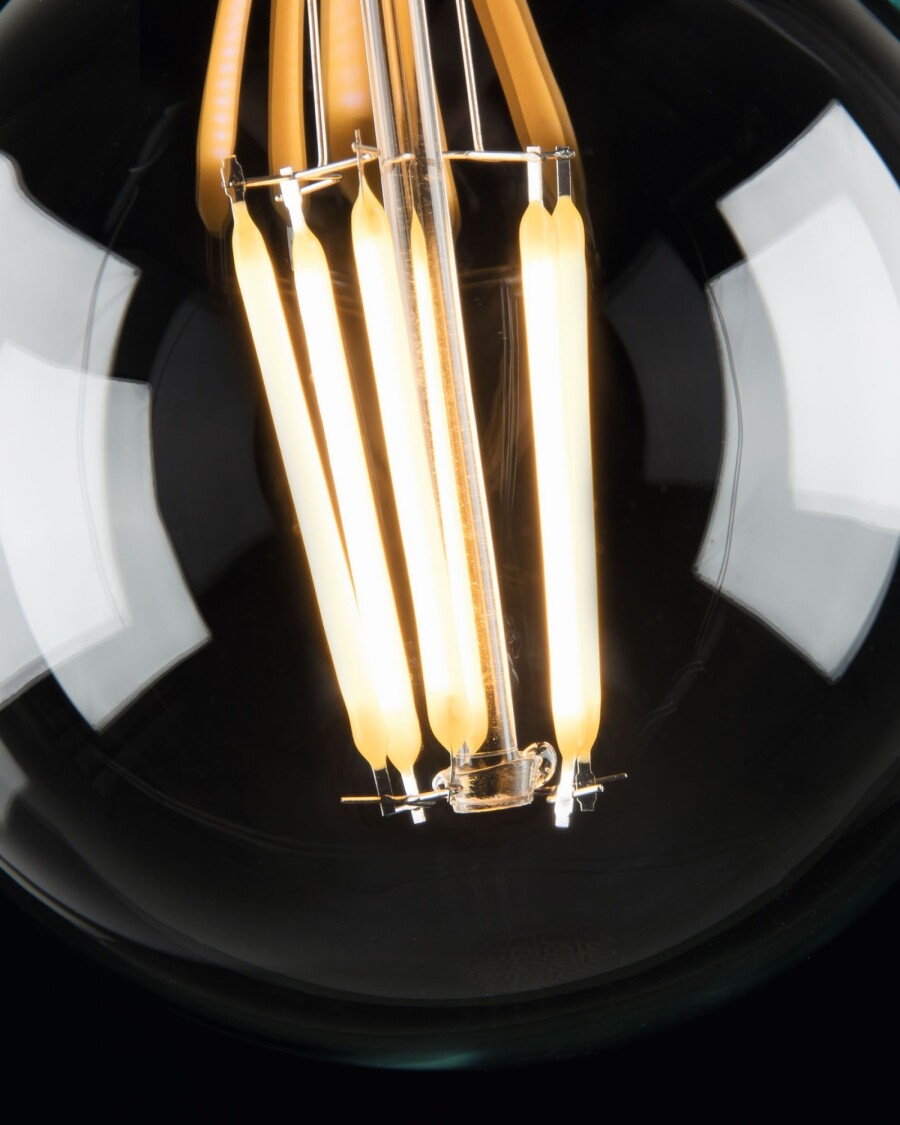 Bombilla LED Bulb E27 de 4 W y 80 mm luz cálida Bombilla LED Bulb E27 de 4 W y 80 mm luz cálida