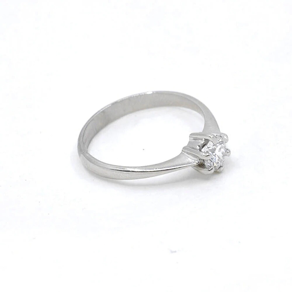 Anillo solitario en platino y brillante Anillo solitario en platino y brillante