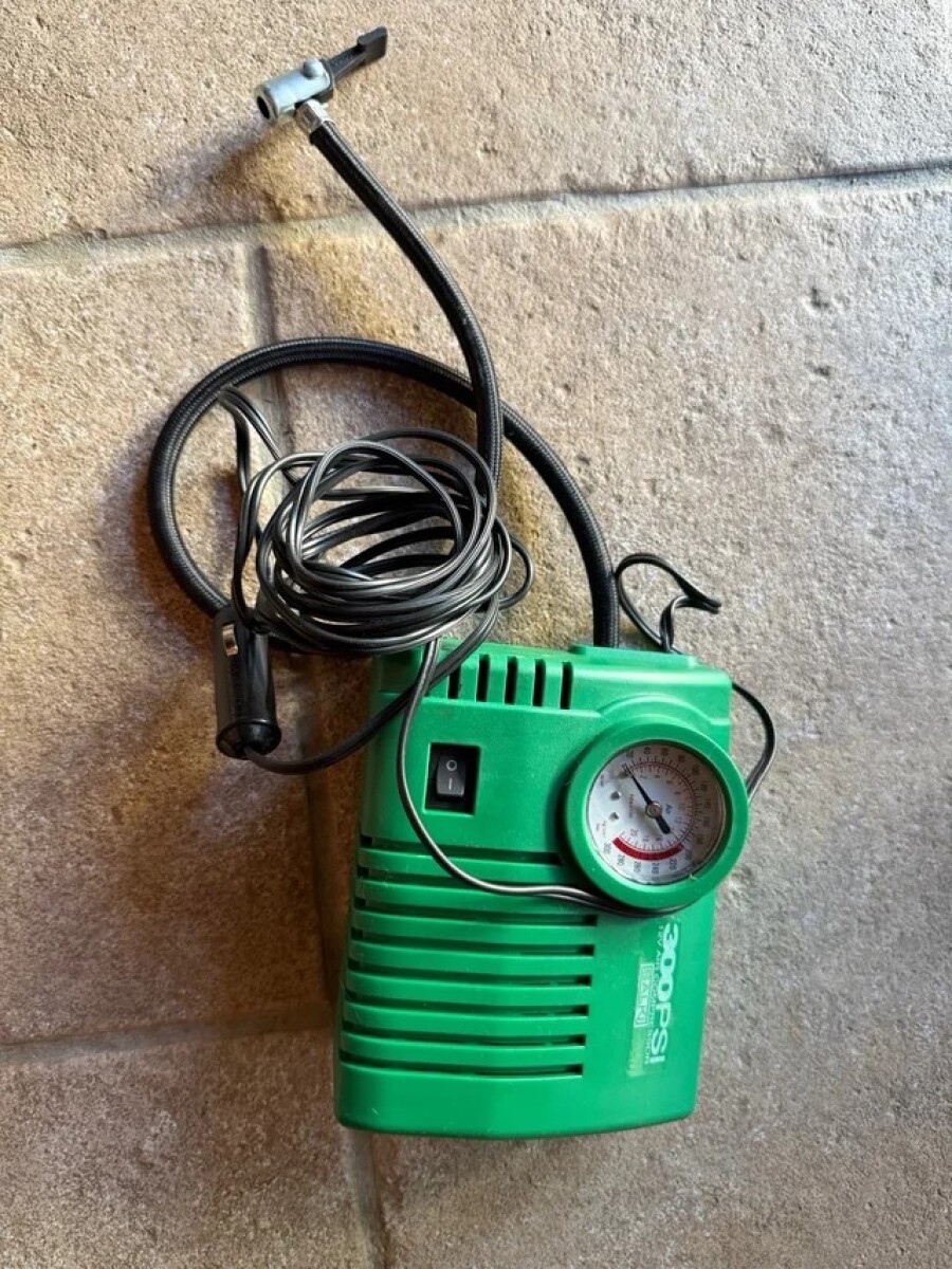 INFLADOR COMPRESOR D/AIRE VEHICULO GABKA 12V GA-88044.- 