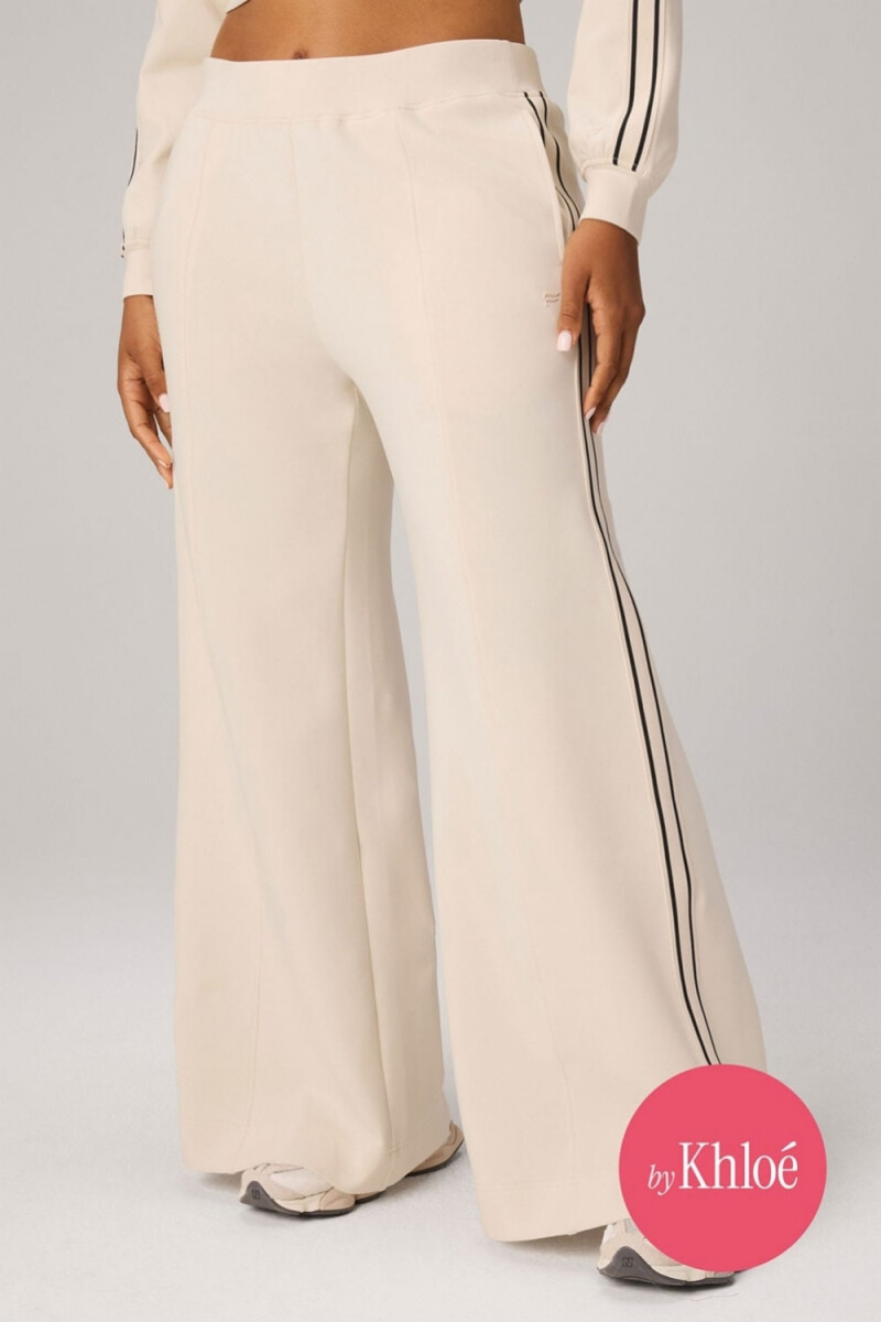 Pantalón Elevated Track Pant Mujer - Almond Milk/Black 