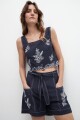 Top bordado floral azul marino