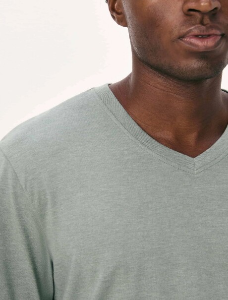 CAMISETA BÁSICA MANGA CORTA CUELLO EN V VERDE